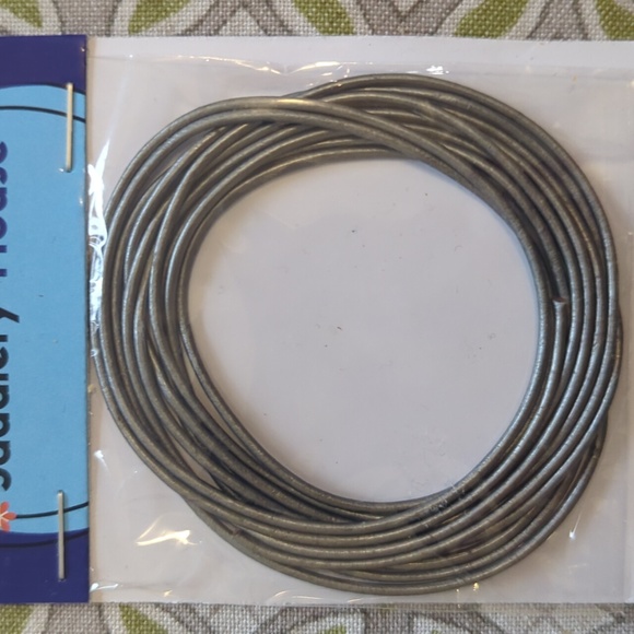 4 Saddlery House round leather chording 1.5 MM METALLIC COLORS - Picture 4 of 5